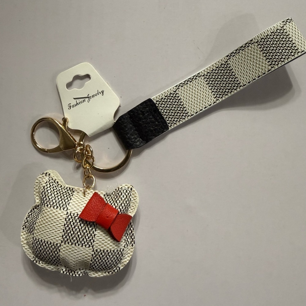 Ⓜ️Cat Purse Charm/ Keychain w/ White Checkered Design & Bold Red Accent Bow NWOT